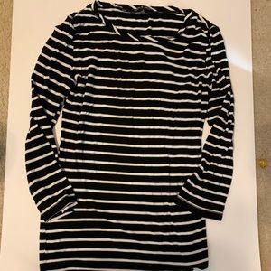 Cable & Gage blank and white 3/4 length shirt